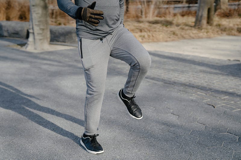 Image of a runner preparing for a warm-up